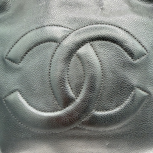 CHANEL Authentic Caviar Tote Bag - Picture 7 of 16